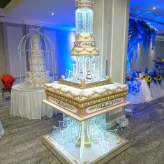 Mono, Wedding Cakes