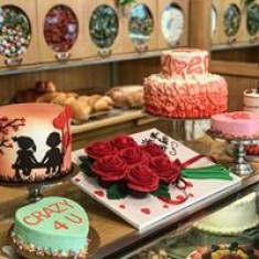 Scialo Bros Bakery, Festive Cakes