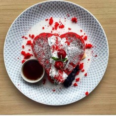 Love & Cheesecake, Խմորեղեն