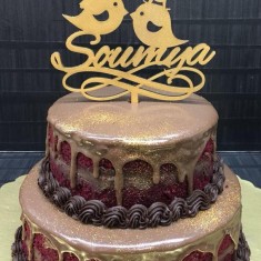  Buttercup Bungalow, 축제 케이크