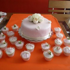  Pasteleria Pearl , 축제 케이크