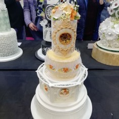  Holmes Made, Gâteaux de mariage